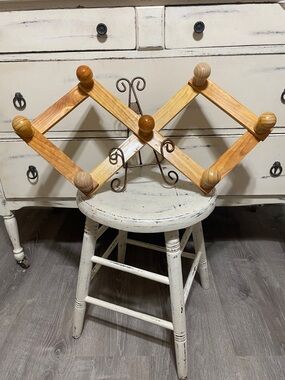 Expandable Wooden Peg Rack - Natural Wood